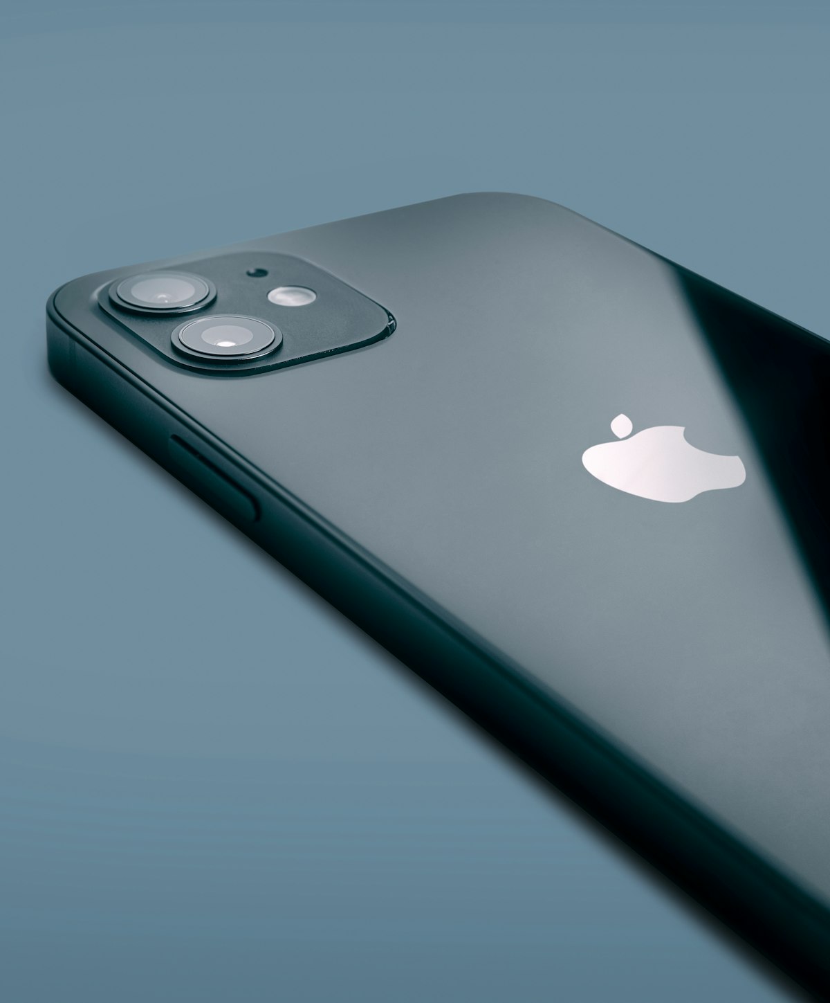 iOS 26 Liquid Glass: Should You Upgrade? - A Complete Decision Guide